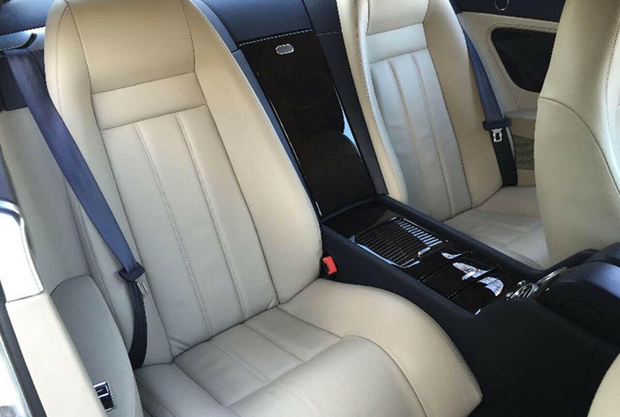 Außen Schlamm und Dreck, innen Beige and Blue: Der Innenraum des Bentley Continental GT blieb im Originalzustand