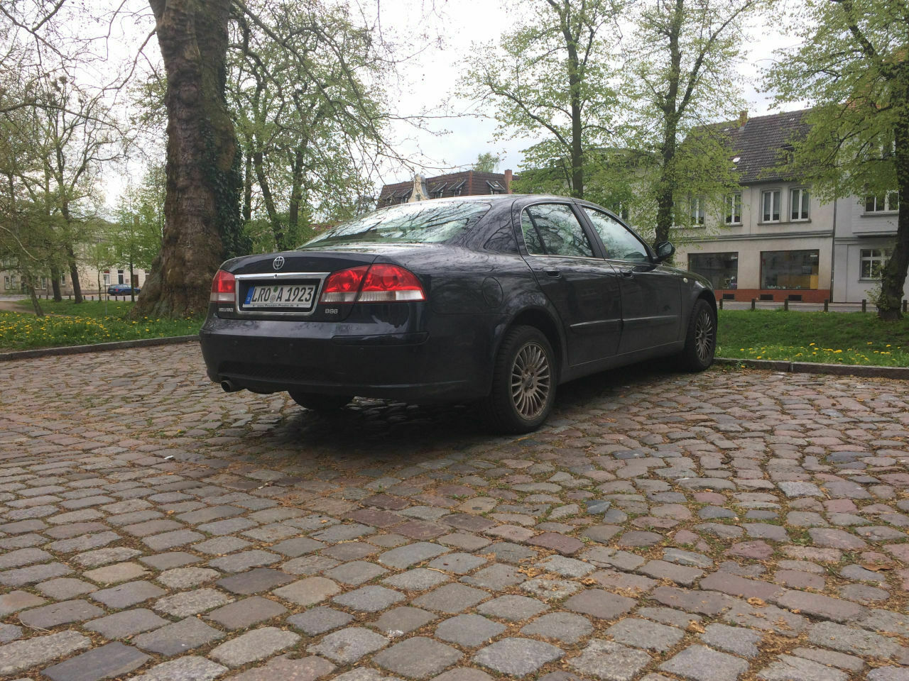 Der Schrottplatz - Spiegelsymmetrisch des Showrooms