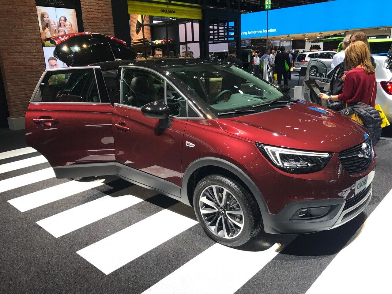 Crossland X, Bilderthread