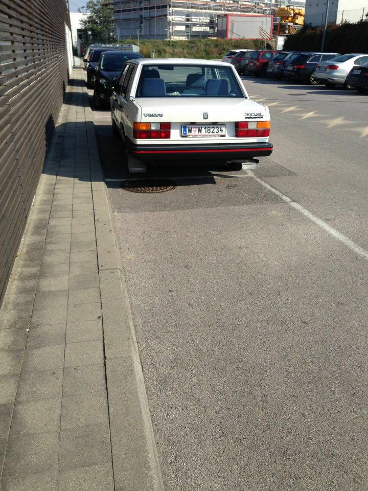 Der Schrottplatz - Spiegelsymmetrisch des Showrooms