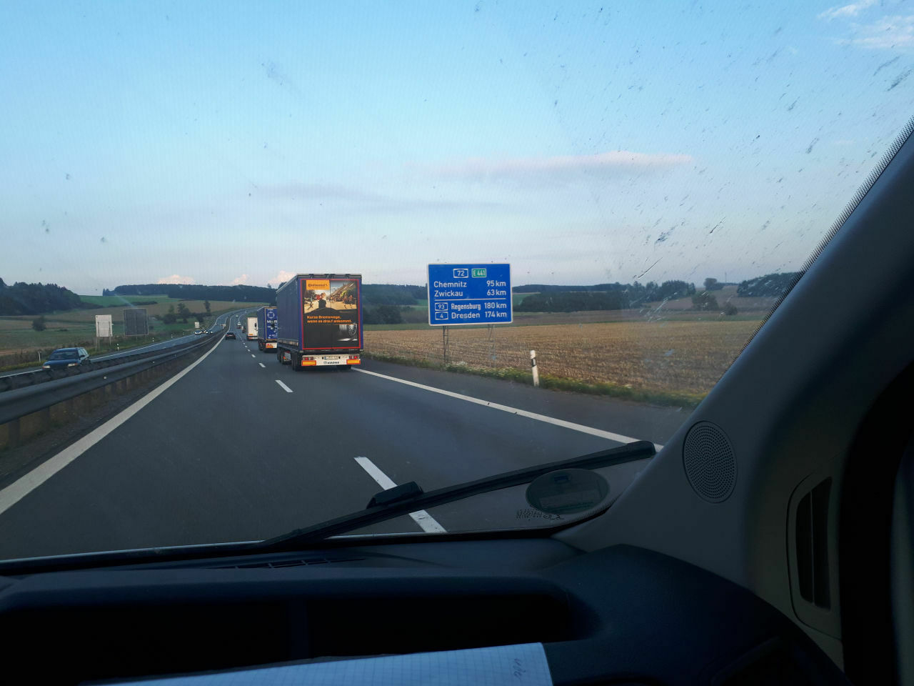 Der Schrottplatz - Spiegelsymmetrisch des Showrooms