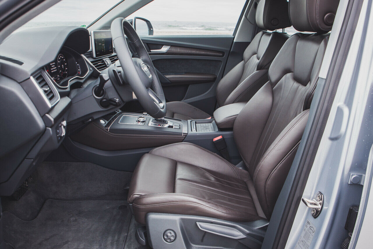 Die schönen Ledersitze in dunklem Braun kosten 1.400 Euro Aufpreis