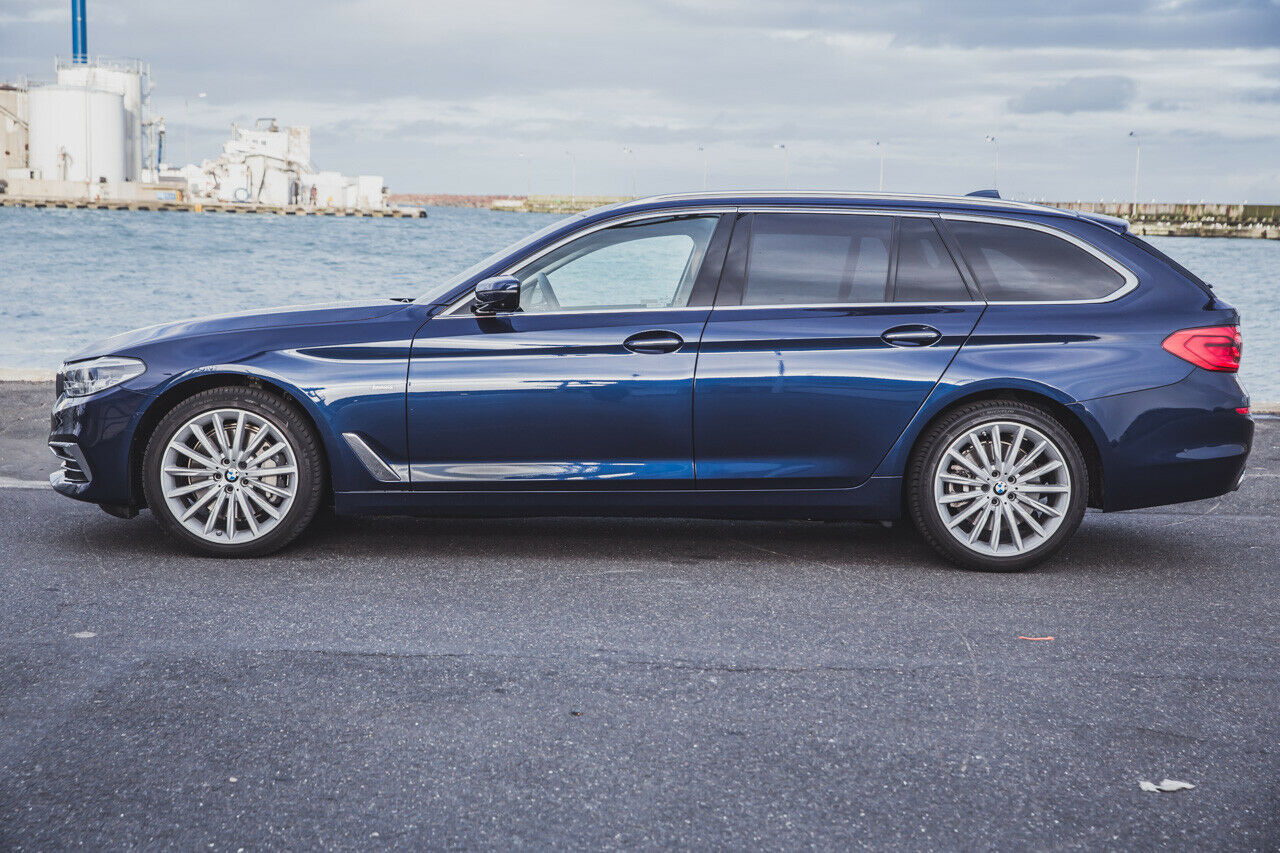 Der BMW bleibt ebenfalls nur sechs Zentimeter unter der Fünf-Meter-Marke, der Radstand ist etwas länger als im Volvo