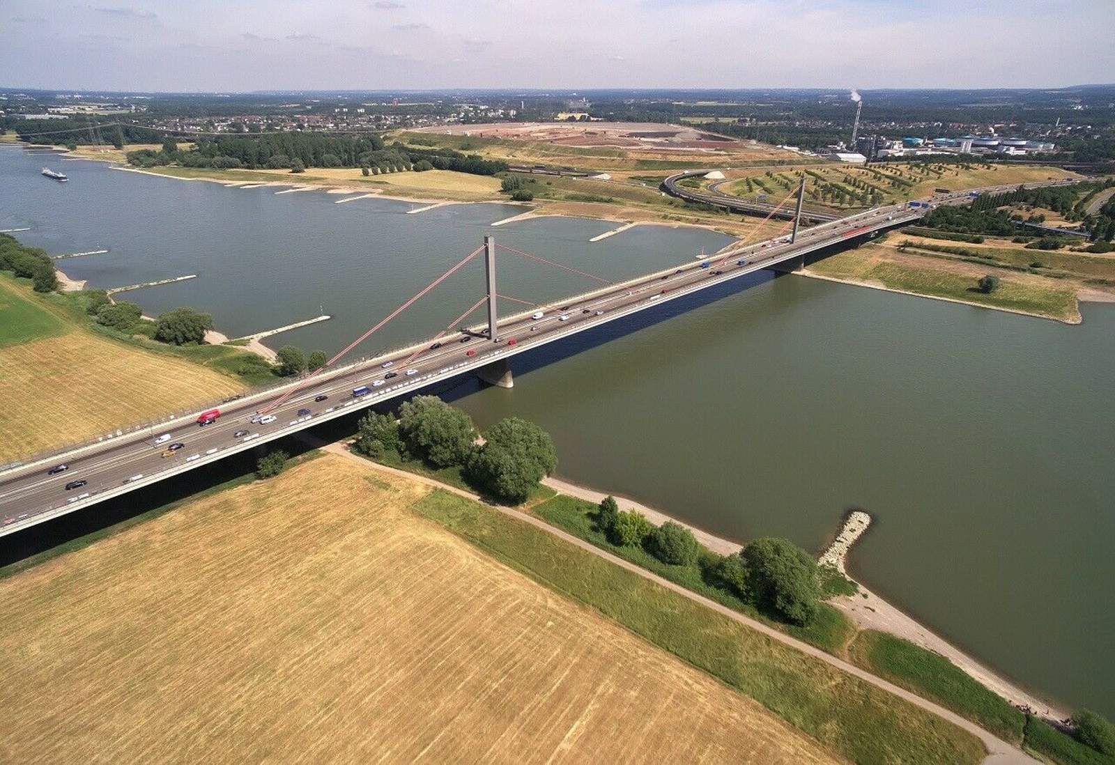 A1 Bei K ln Wegen Suche Nach Fliegerbombe Gesperrt