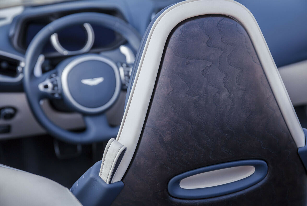 Die Verkleidungen an den Rückseiten der Vordersitze gibt es nur beim Cabrio