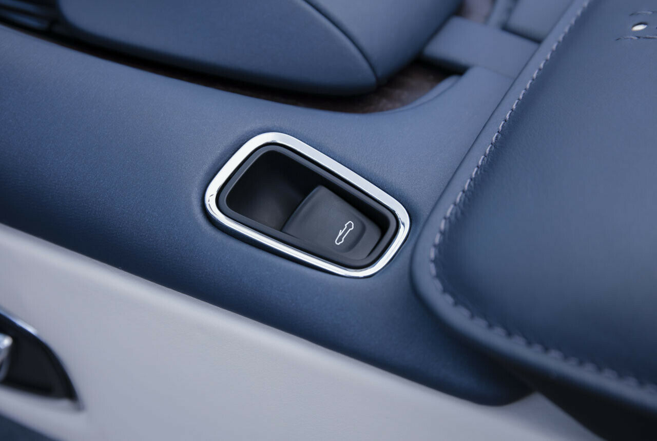 Öffnen lässt sich das Dach mittels Taste im Auto oder auf dem Funkschlüssel