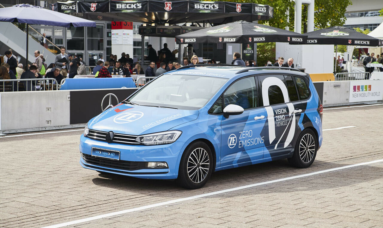 Verkleinerung des Wendekreises durch die eingebaute Hinterachslenkung