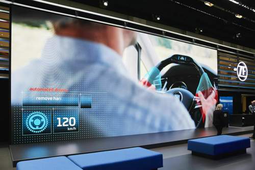 MOTOR-TALK zu Besuch auf dem IAA-Stand von ZF