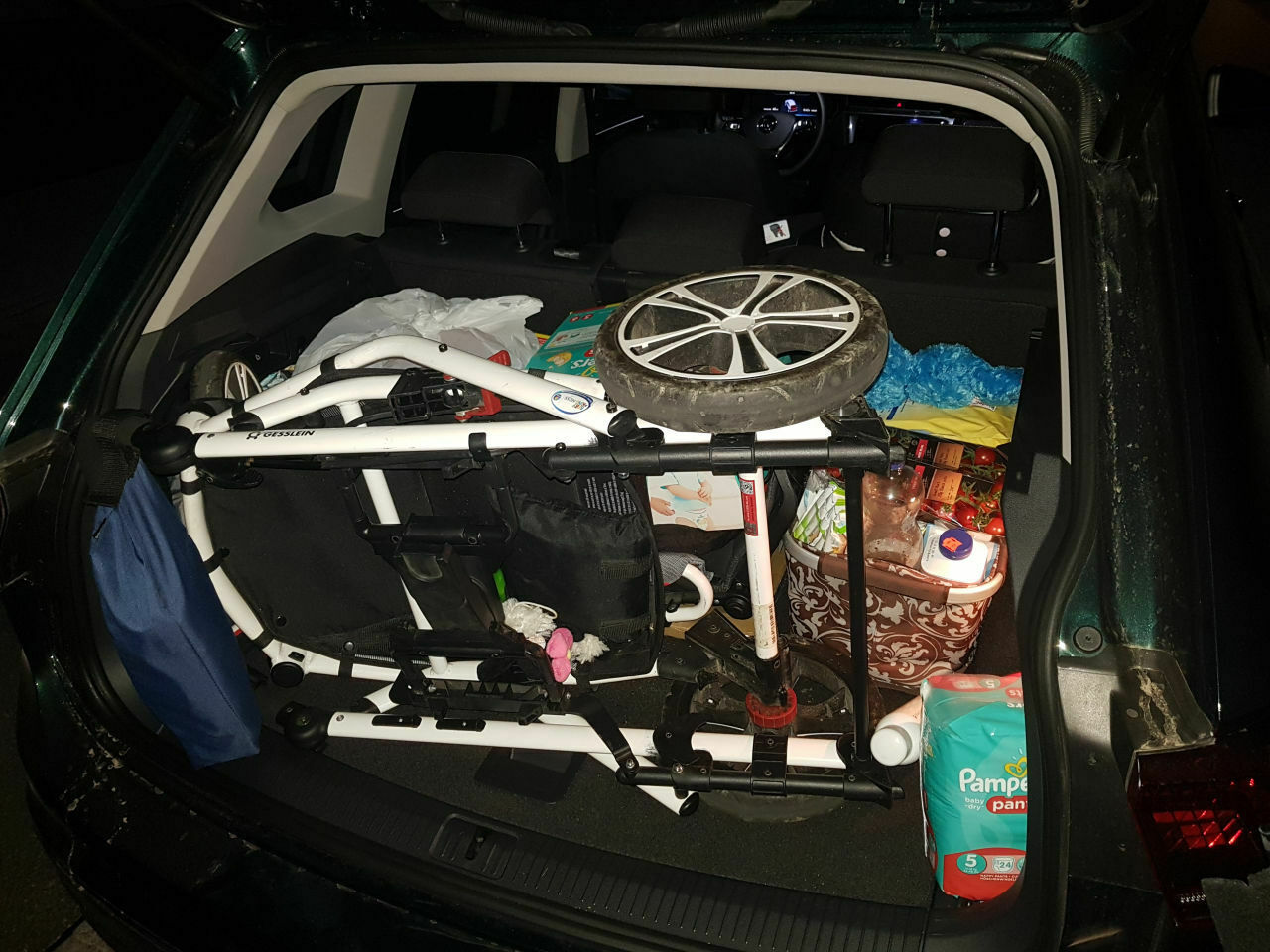 Beim Kinderwagen stie&szlig; der Kofferraum an seine Grenzen