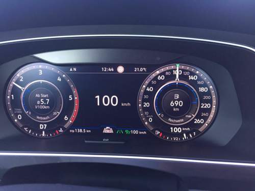 "Bei 100 km/h pendelt sich der Verbrauch bei ca. 5,7 l/100 km ein", schrieb Kostas.