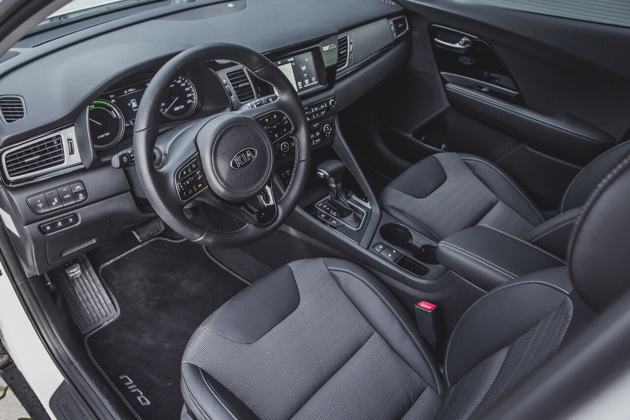 Die Oberfläche das Armaturenbretts besteht im Kia Niro aus Bio-TPO, verstärkt durch Zuckerrohrfasern. Soll heißen: Es ist Grün