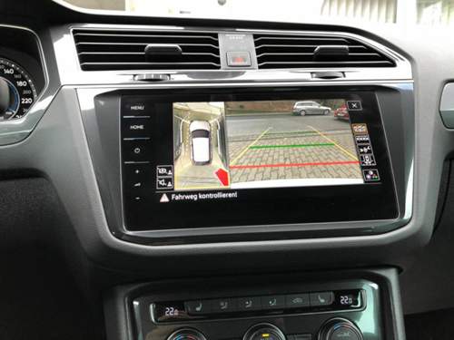 Kostas testete die Area-View-Funktion beim r&uuml;ckw&auml;rts Einparken