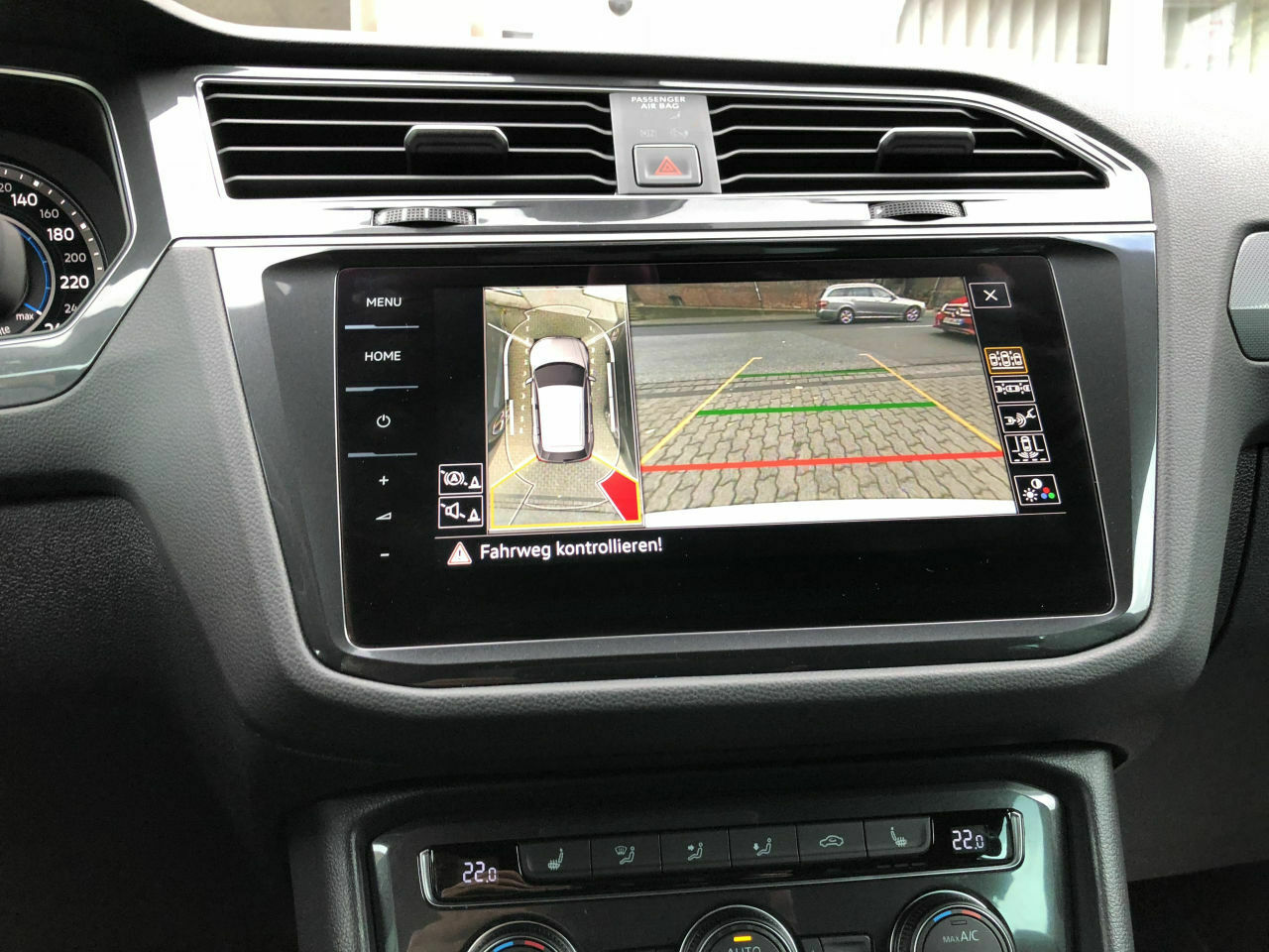 Kostas testete die Area-View-Funktion beim r&uuml;ckw&auml;rts Einparken