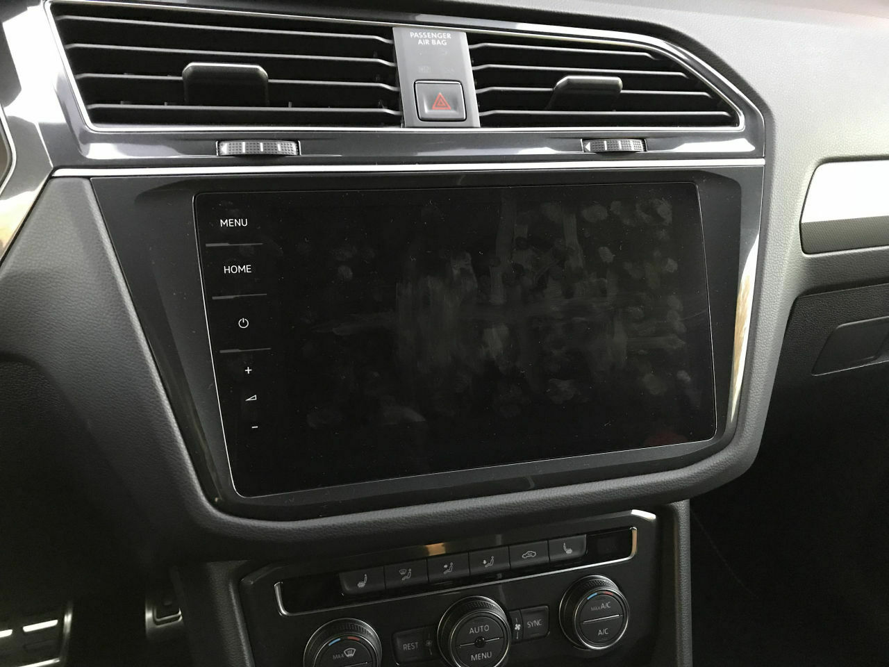 Dieter findet, dass der Touchscreen zu schnell verschmiert (er beteuert, dass er keine eingecremten H&auml;nde hatte)