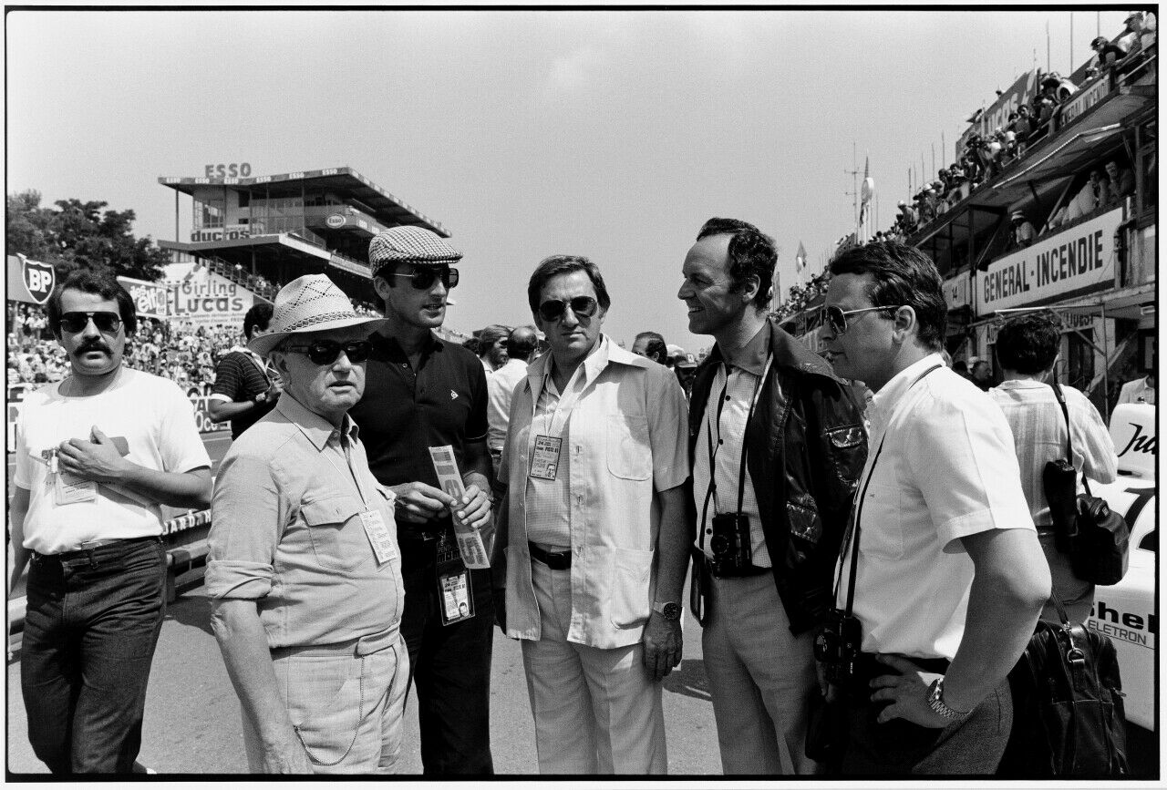 Schutz setzte im Motorsport wieder auf Angriff: Juni 1981 in Le Mans, v.li.: Ferry Porsche, Manfred Jantke, Peter W. Schutz, Norbert Wagner und Wolfgang Porsche.