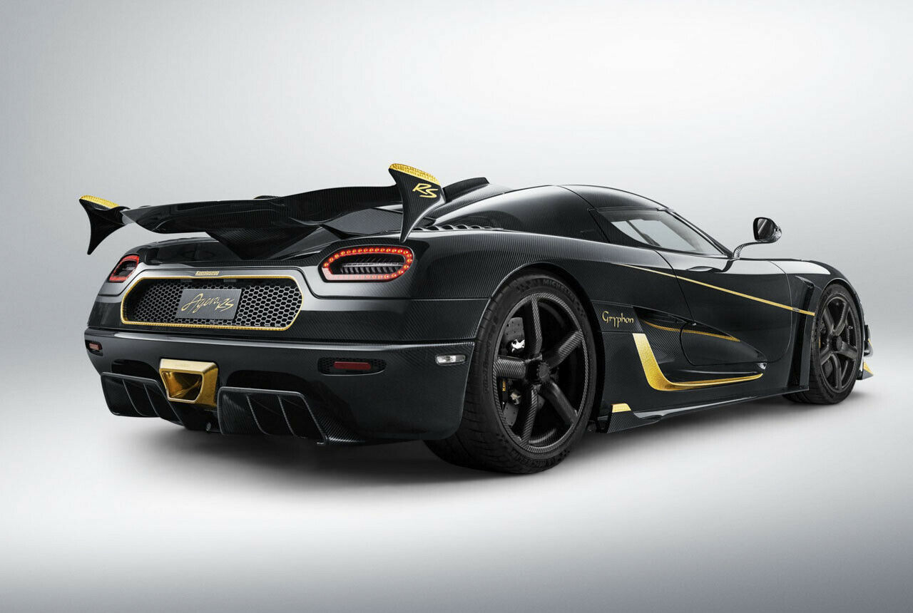 Im Koenigsegg Agera kommt ein 5,0-Liter V8 Biturbo zum Einsatz. Angetrieben werden ausschließlich die Hinterräder