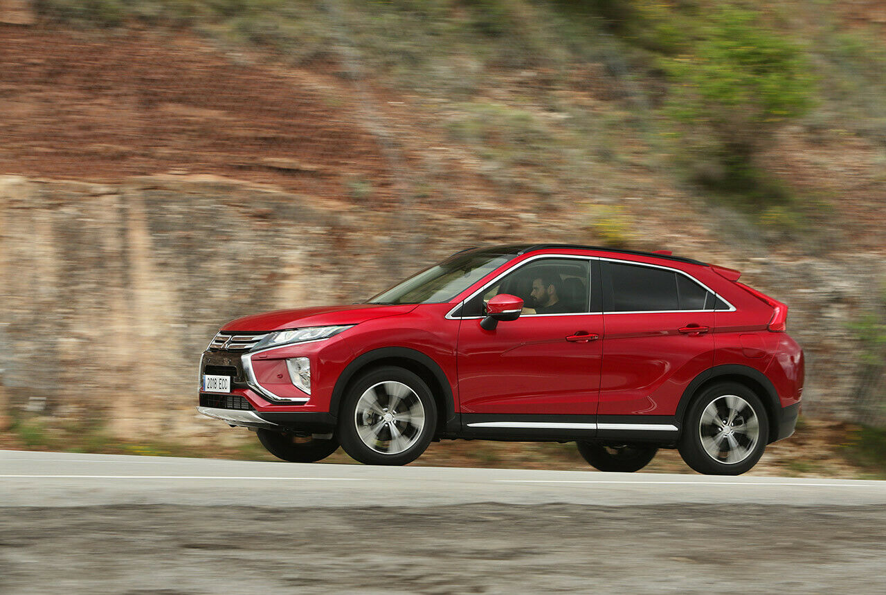 Optisch ähnelt der Mitsubishi Eclipse Cross dem Toyota C-HR. Zum Kreis der Konkurrenten zählen die Japaner auch Peugeot 3008 und Kia Sportage