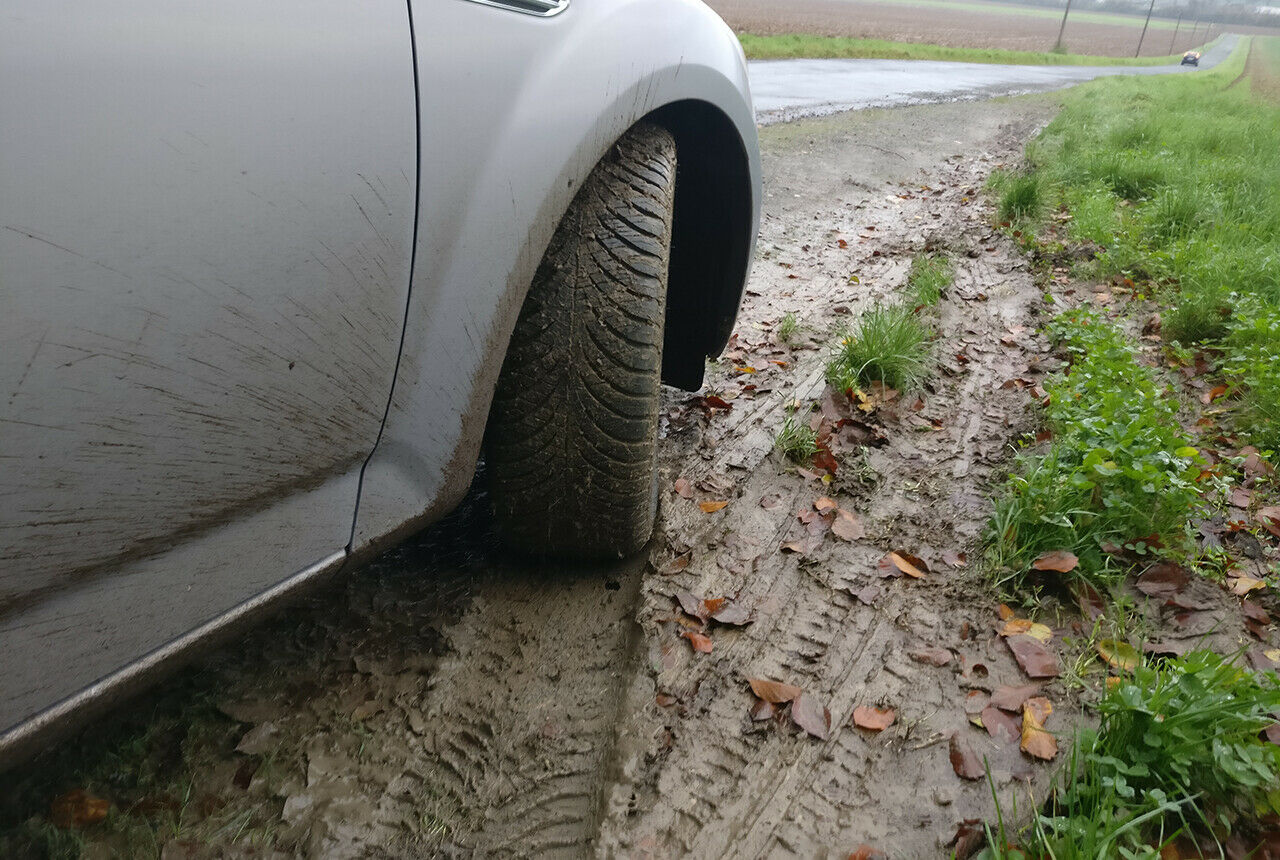Kein tiefer Schlamm, doch der Reifen musste ganz sch&ouml;n schlucken