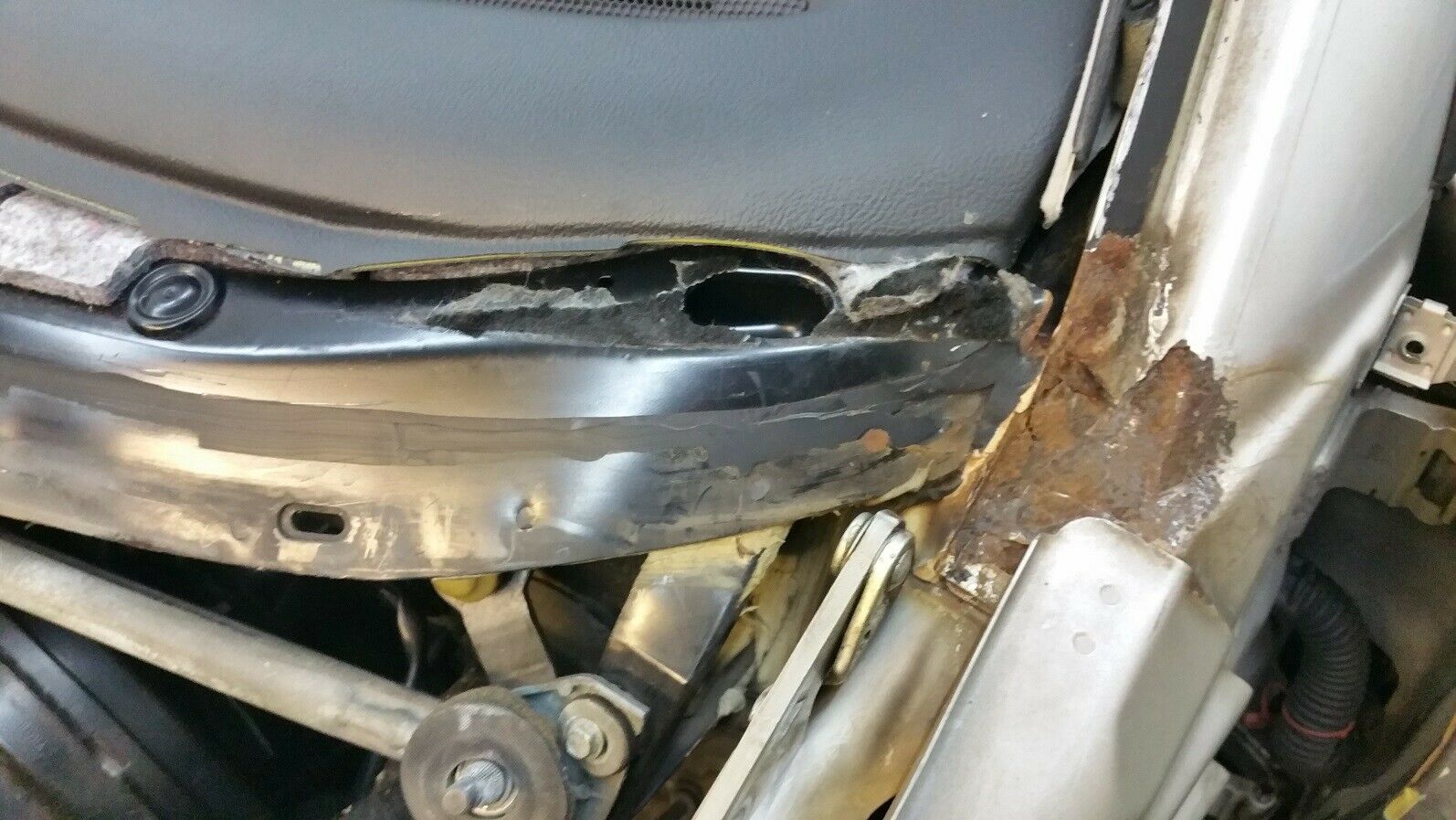 Omega B - FL - Riss in der Windschutzscheibe über Nacht