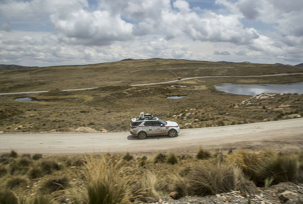 Karges Hochland macht sich in den oberen Regionen der Anden breit