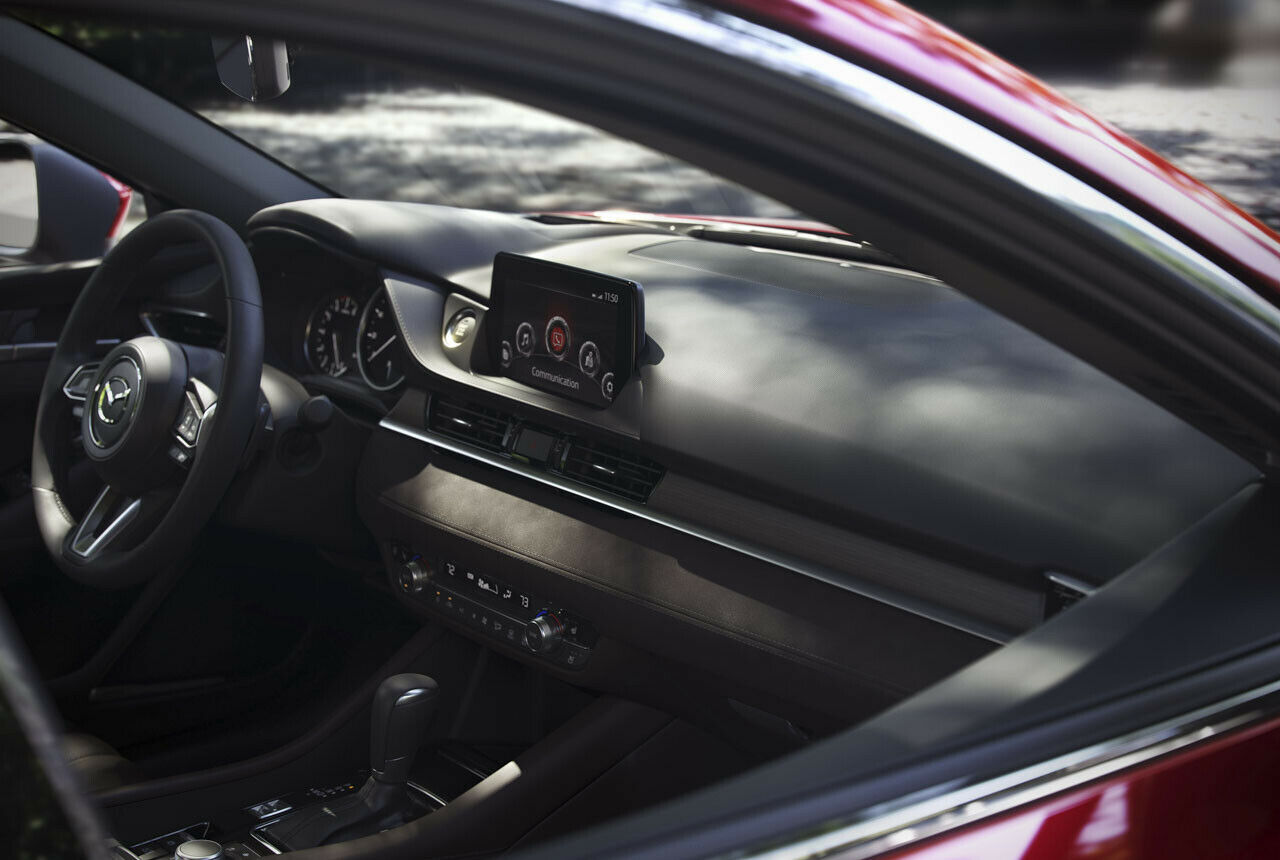 Leder und japanisches Edelholz sorgen für feines Ambiente - kosten aber Aufpreis, klar