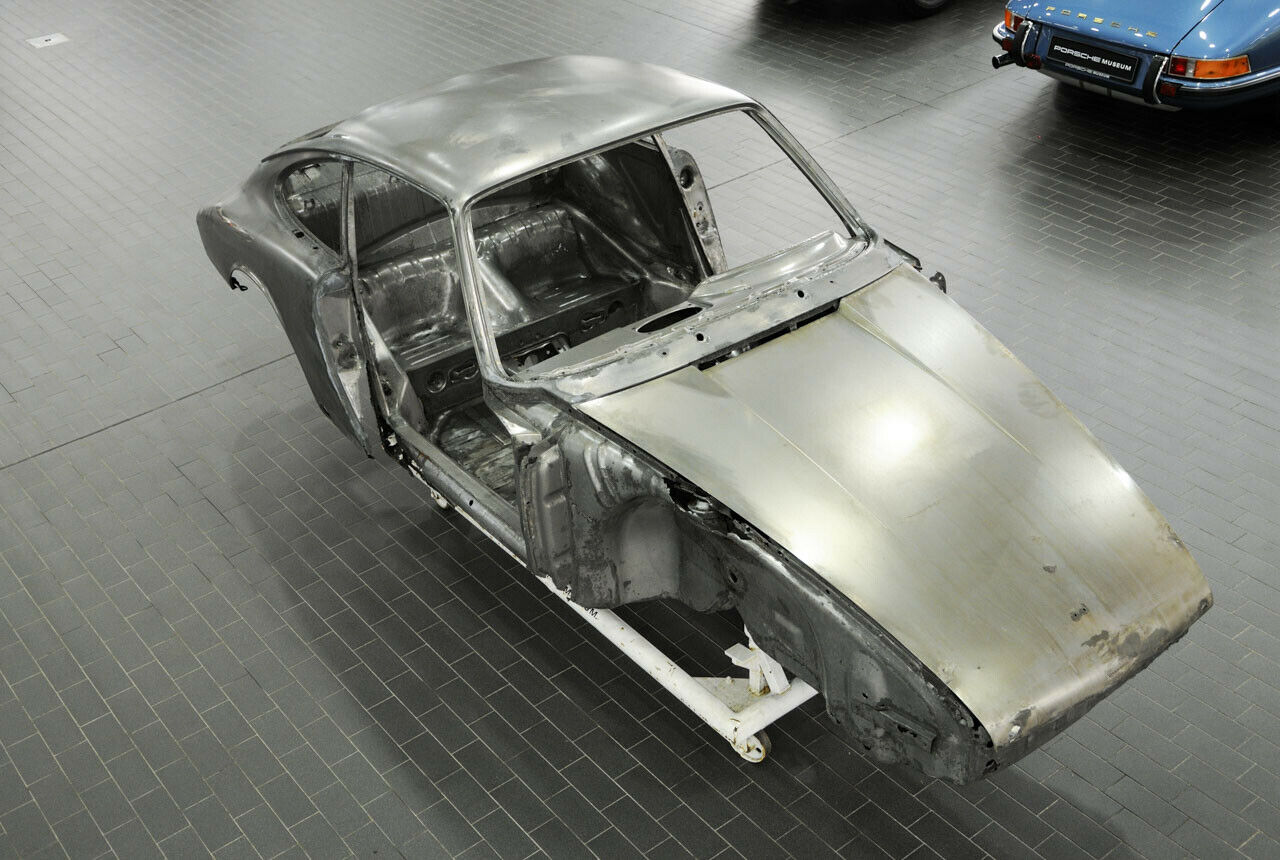 Bestandsaufnahme nach der chemischen Entlackung: Mehr als die Hälfte des 901 ist noch zu gebrauchen