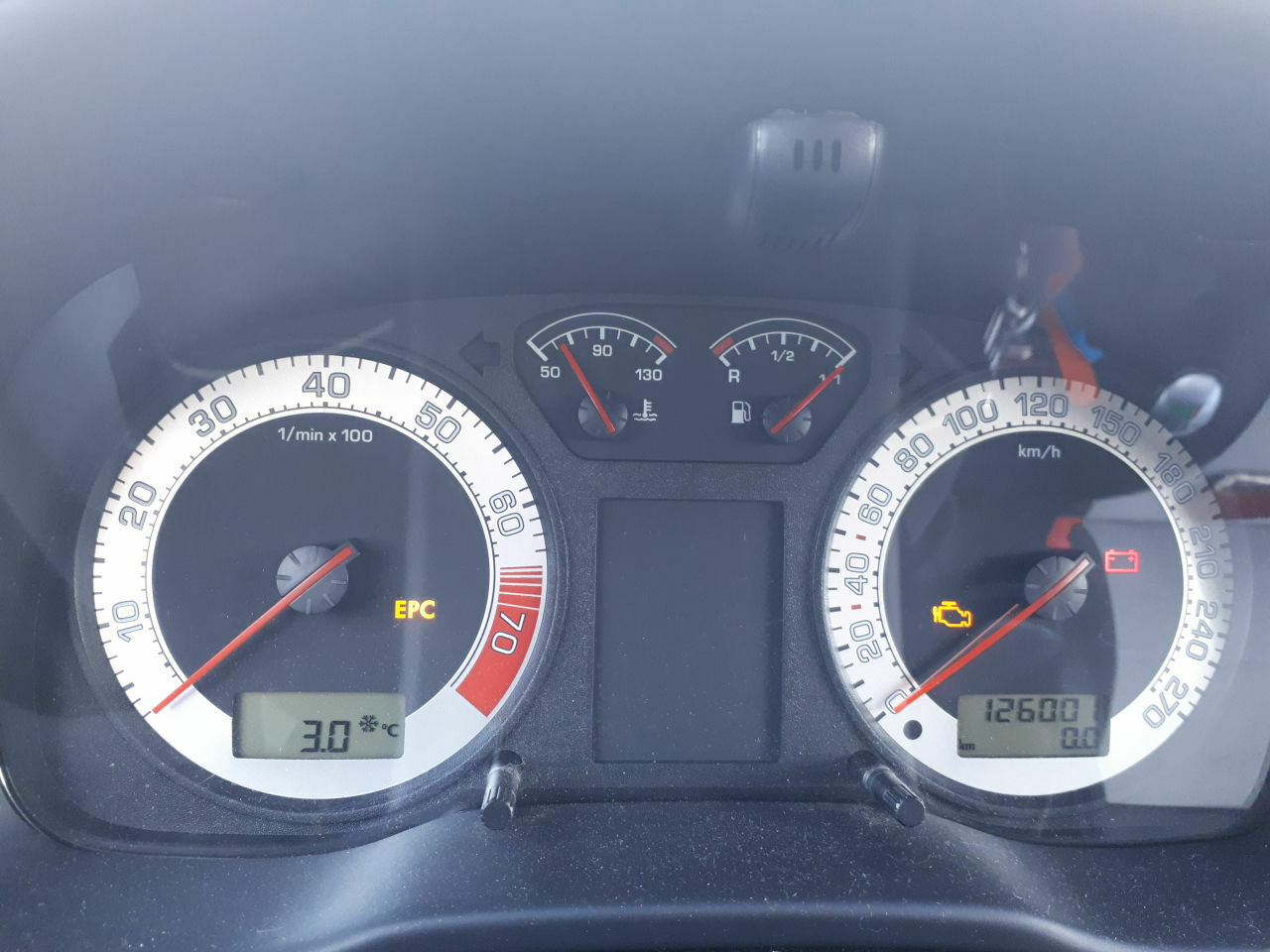 Der Schrottplatz - Spiegelsymmetrisch des Showrooms