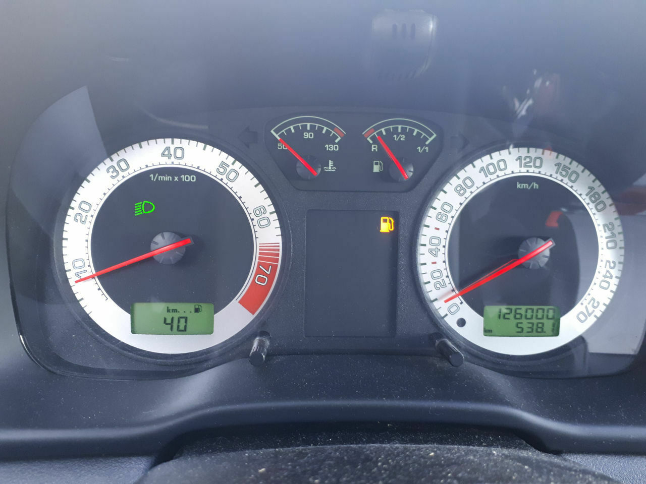 Der Schrottplatz - Spiegelsymmetrisch des Showrooms