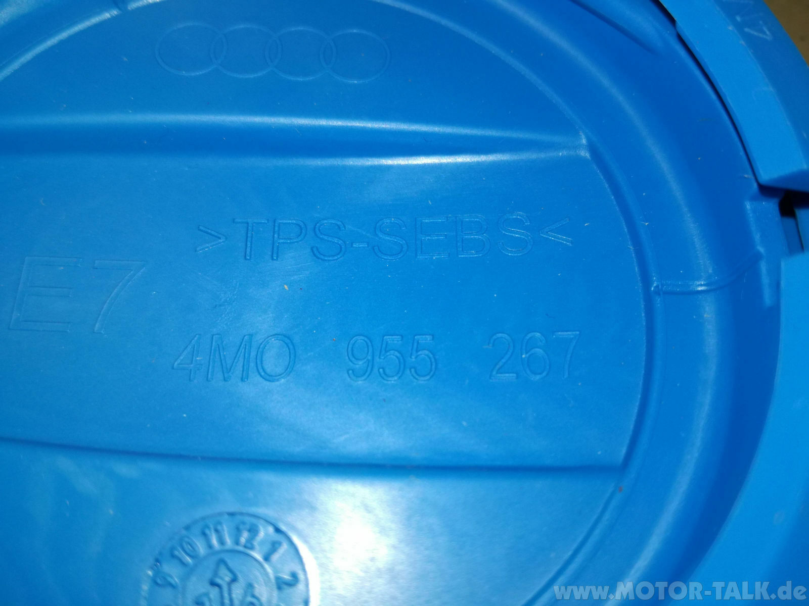 Deckel vom Waschwasserbehälter klappt beim Nachfüllen immer zu - Abhilfe