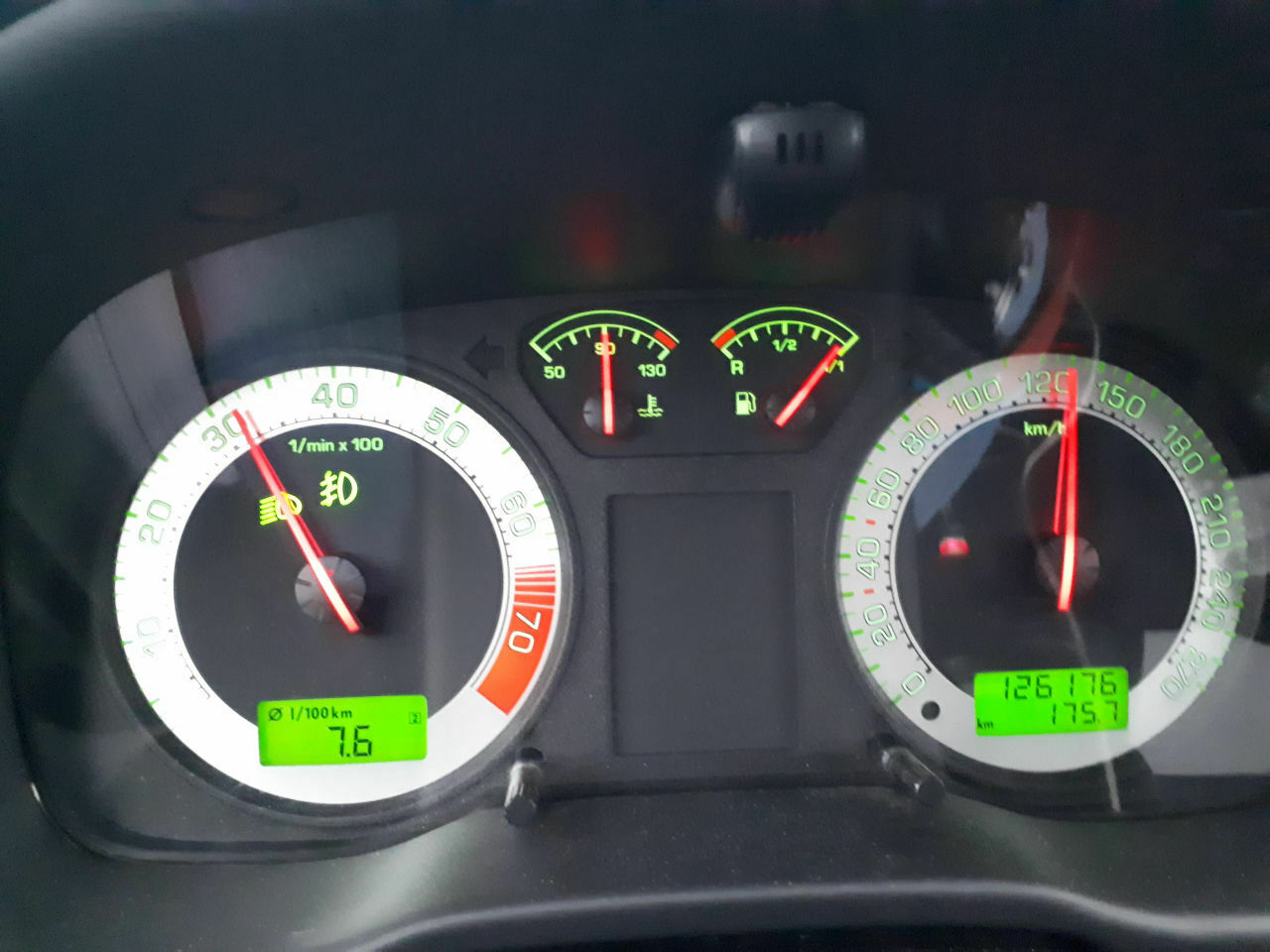 Der Schrottplatz - Spiegelsymmetrisch des Showrooms