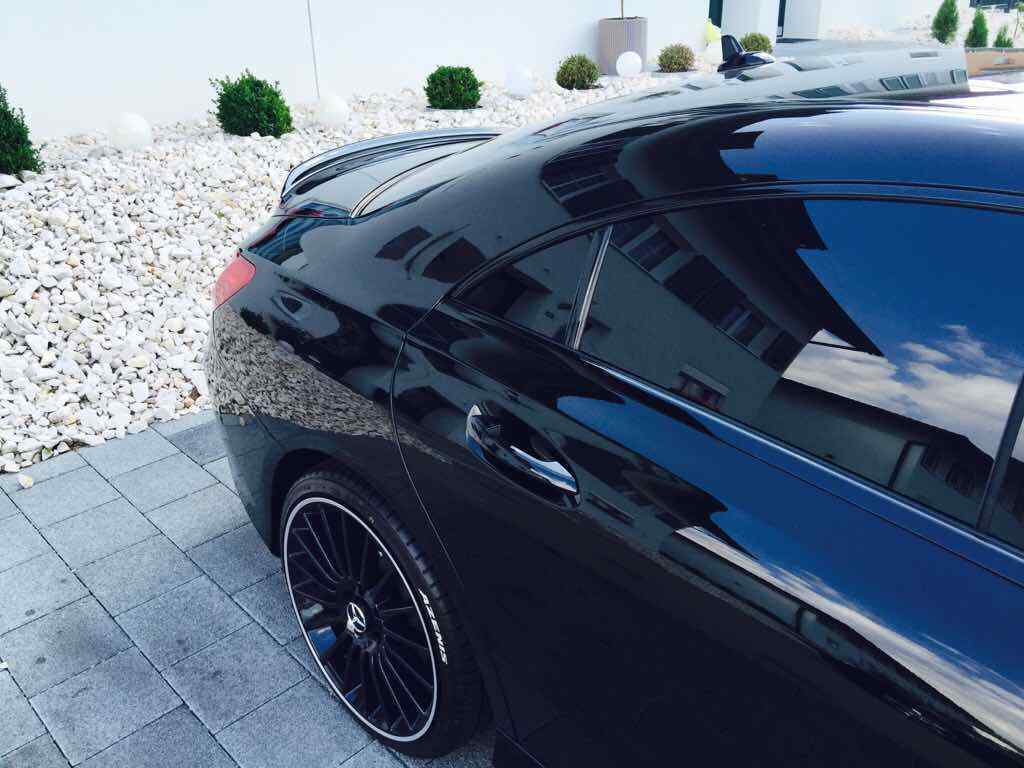 Kosmos Schwarz polieren