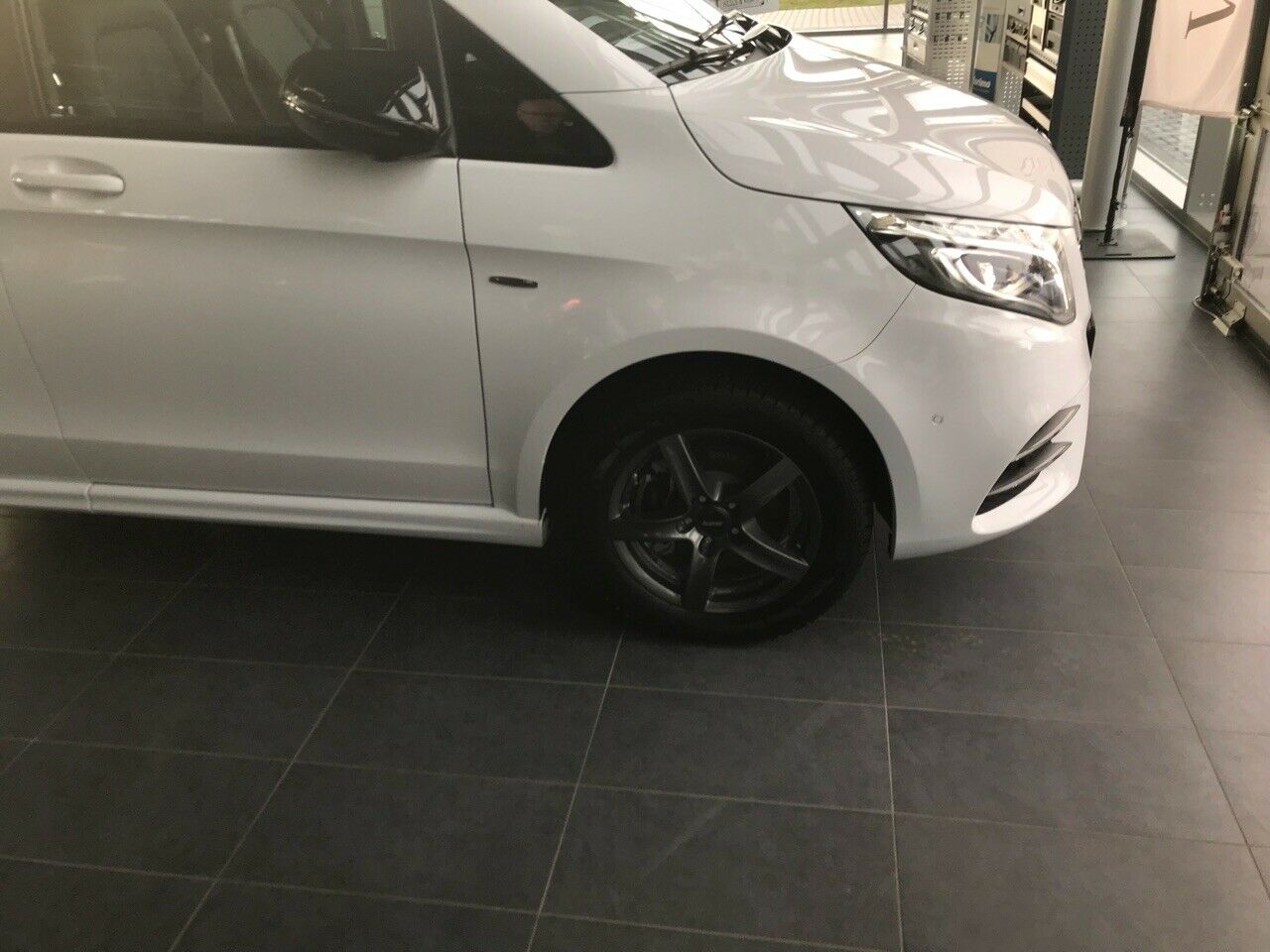 Wartezimmer Neuwagenbestellungen