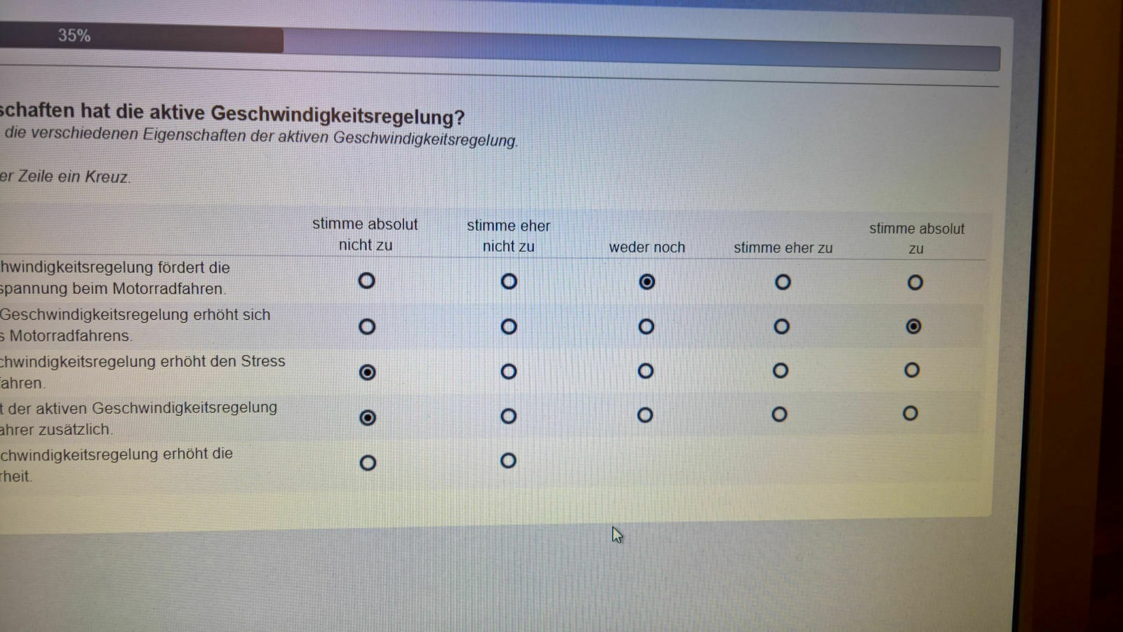 Fragebogen zur Akzeptanz von Fahrerassistenzsystemen.