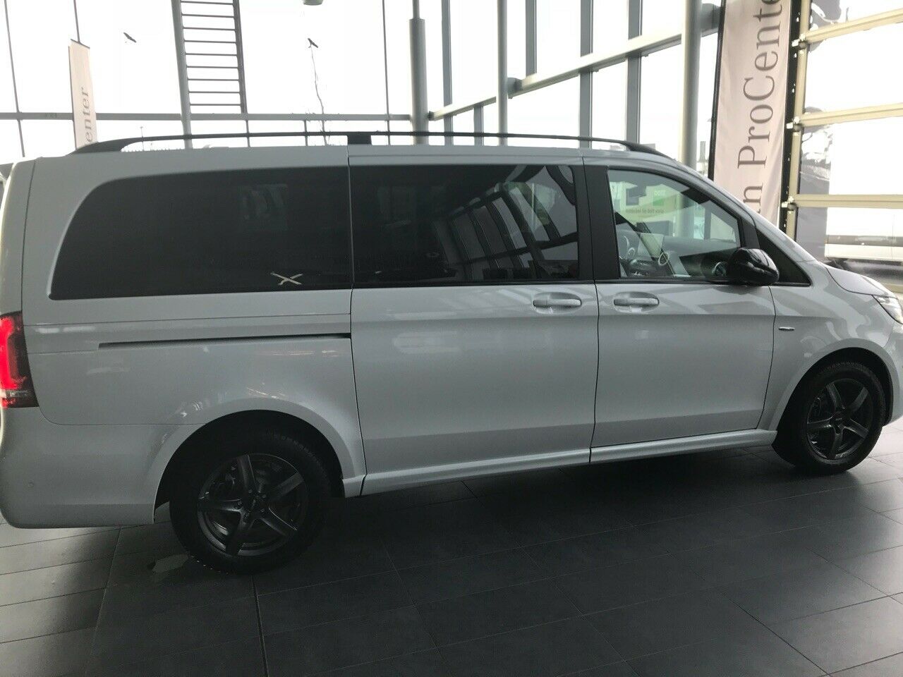 Wartezimmer Neuwagenbestellungen