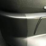 A1 Kunststoffpflege frisch zur Häfte mit dem Schwämmchen aufgetragen