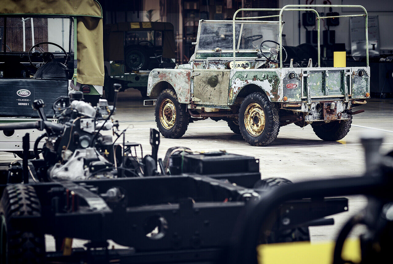 Die Vorserienmodelle unterscheiden sich von der Serienware: Die Alubleche sind dicker, die Ladefläche ist abnehmbar