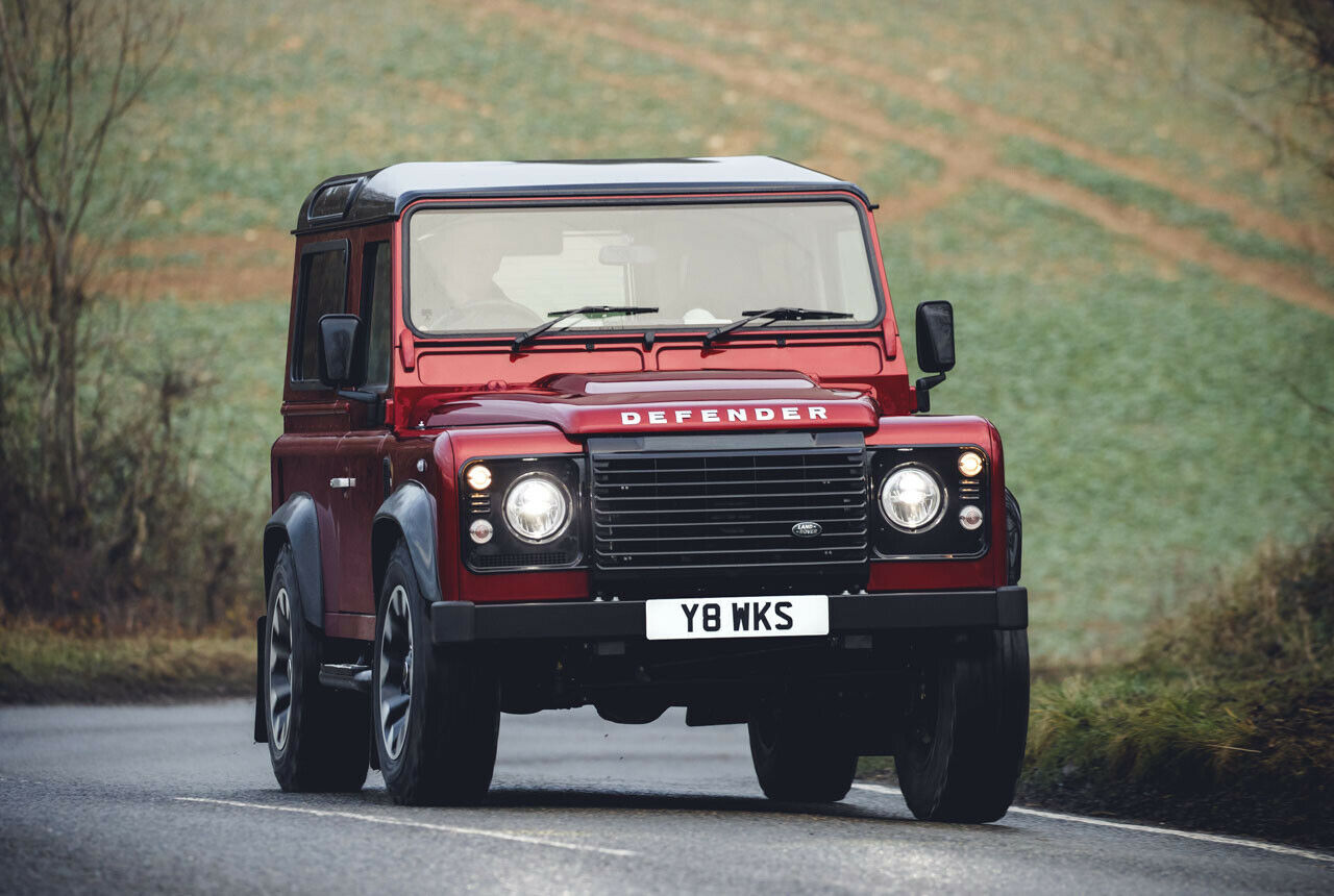 Der 5,0-Liter-V8-Saugmotor im überarbeiteten Original-Defender leistet 405 PS. Der bislang stärkste Defender V8 kam auf 197 PS