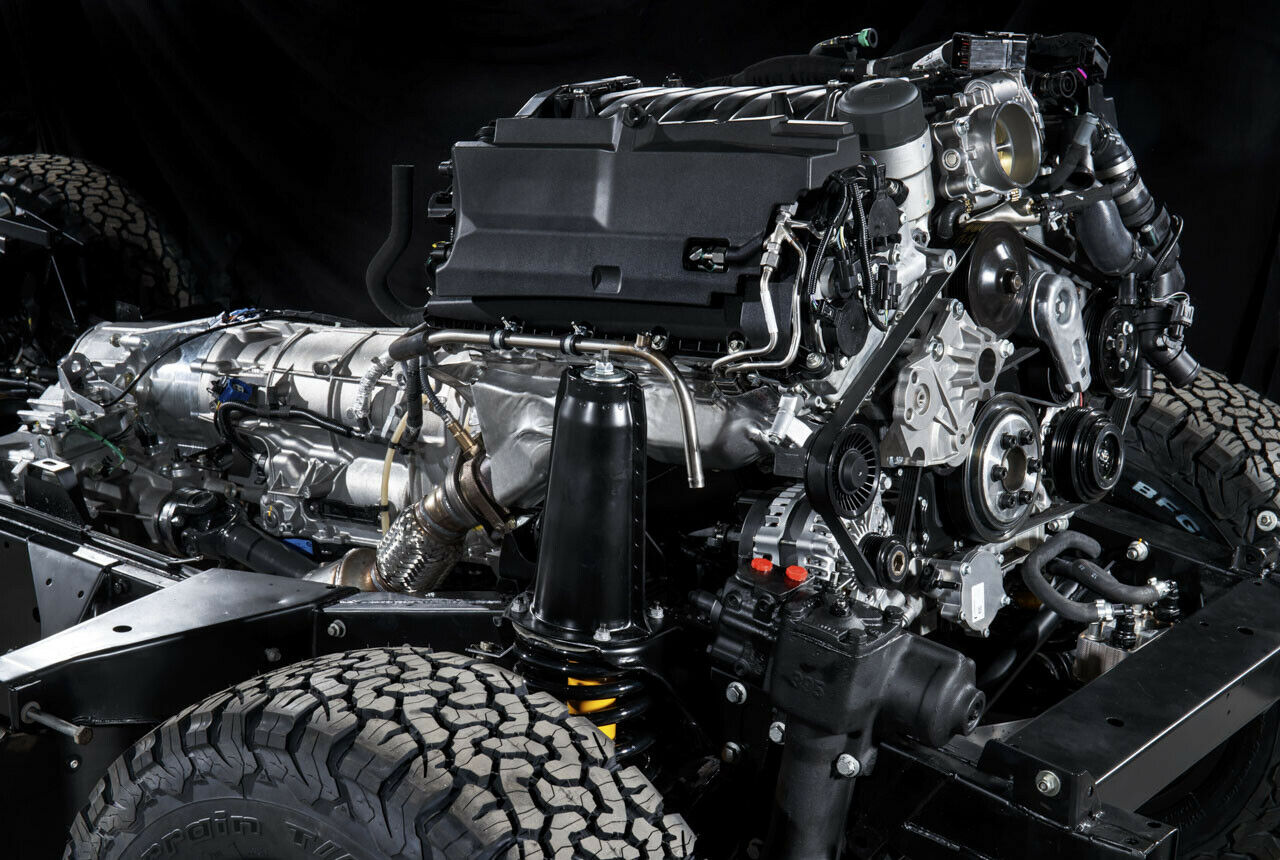 JLR-Classics stattet den Land Rover Defender V8 im Zuge des Neuaufbaus mit modifizierten Federn und Dämpfer sowie andere Stabilisatoren aus