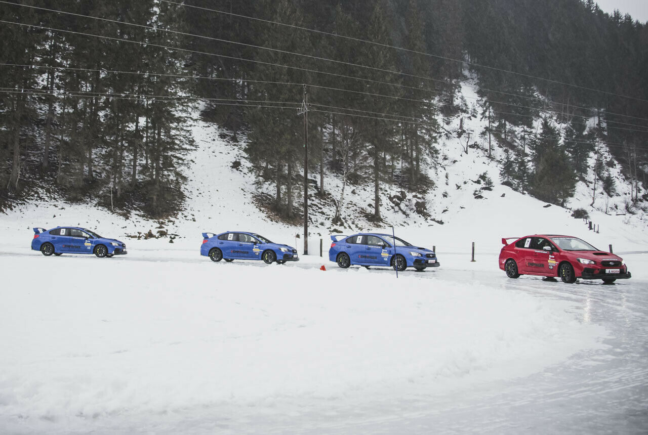 Der Subaru WRX STI fährt mit romantischer 90er-Jahre-Technik, wie Tim Schrick sagt: Handschaltung, permanenter Allradantrieb, Handbremse