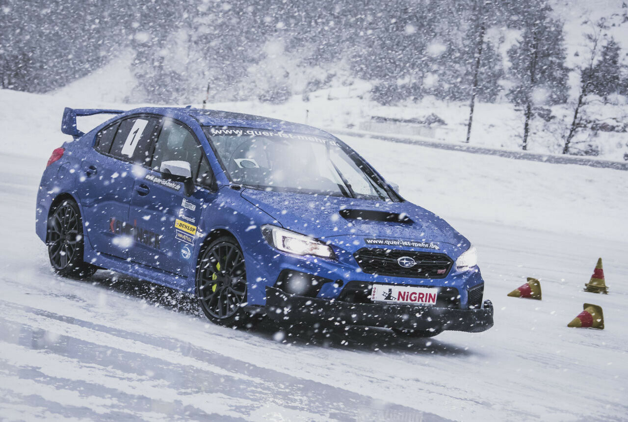 Am Nachmittag stand das Wasser zentimeterhoch auf der Eisfläche