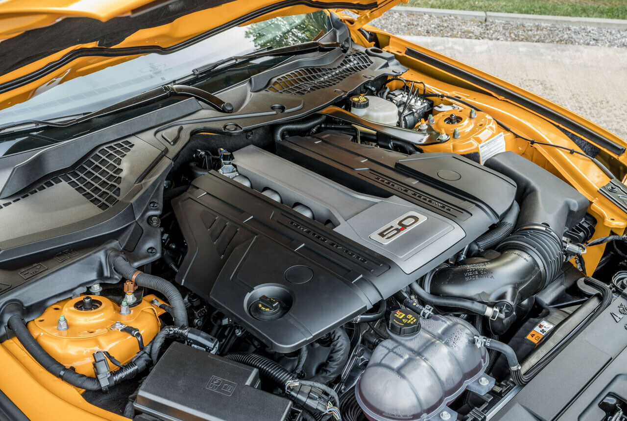 Der 5,0-Liter-V8 wird stärker - rußt aber mehr. Der Filter soll das ausgleichen