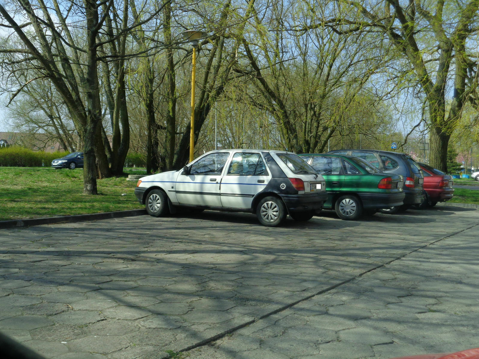 ford-fiesta-mk-3-opel-astra-f-limousine