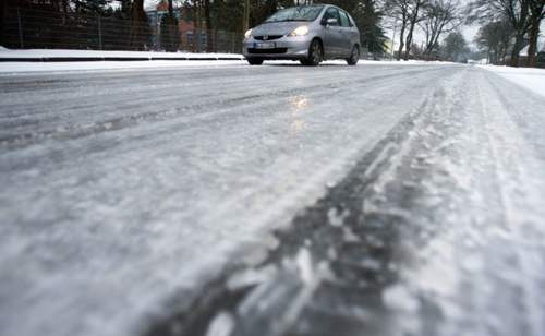 Passiert im Winter auf glatter Stra&szlig;e ein Unfall, muss nachgewiesen werden, dass dieser mit Winterreifen zu verhindern gewesen w&auml;re