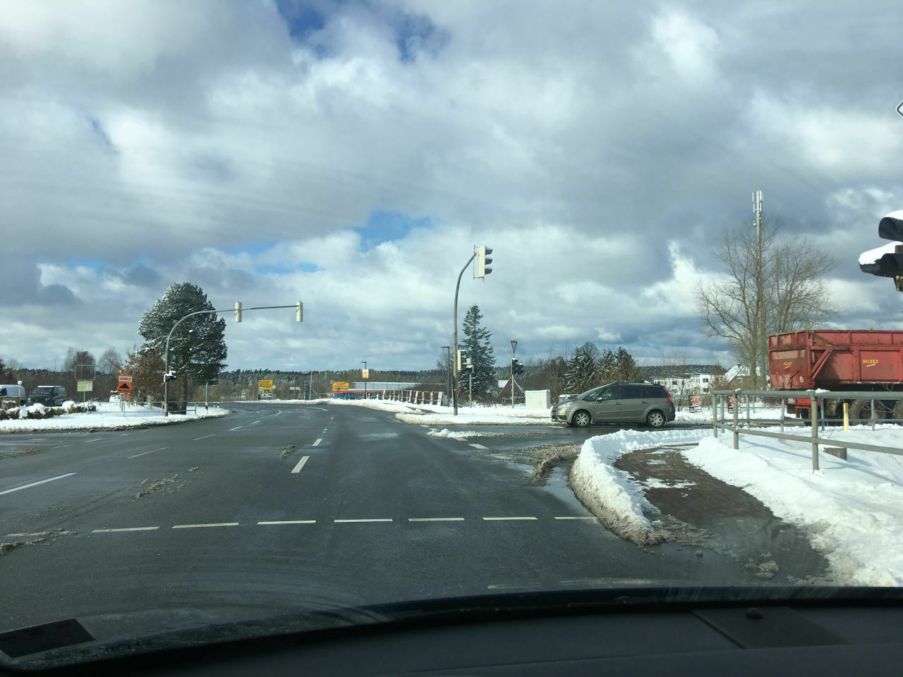 Der Schrottplatz - Spiegelsymmetrisch des Showrooms