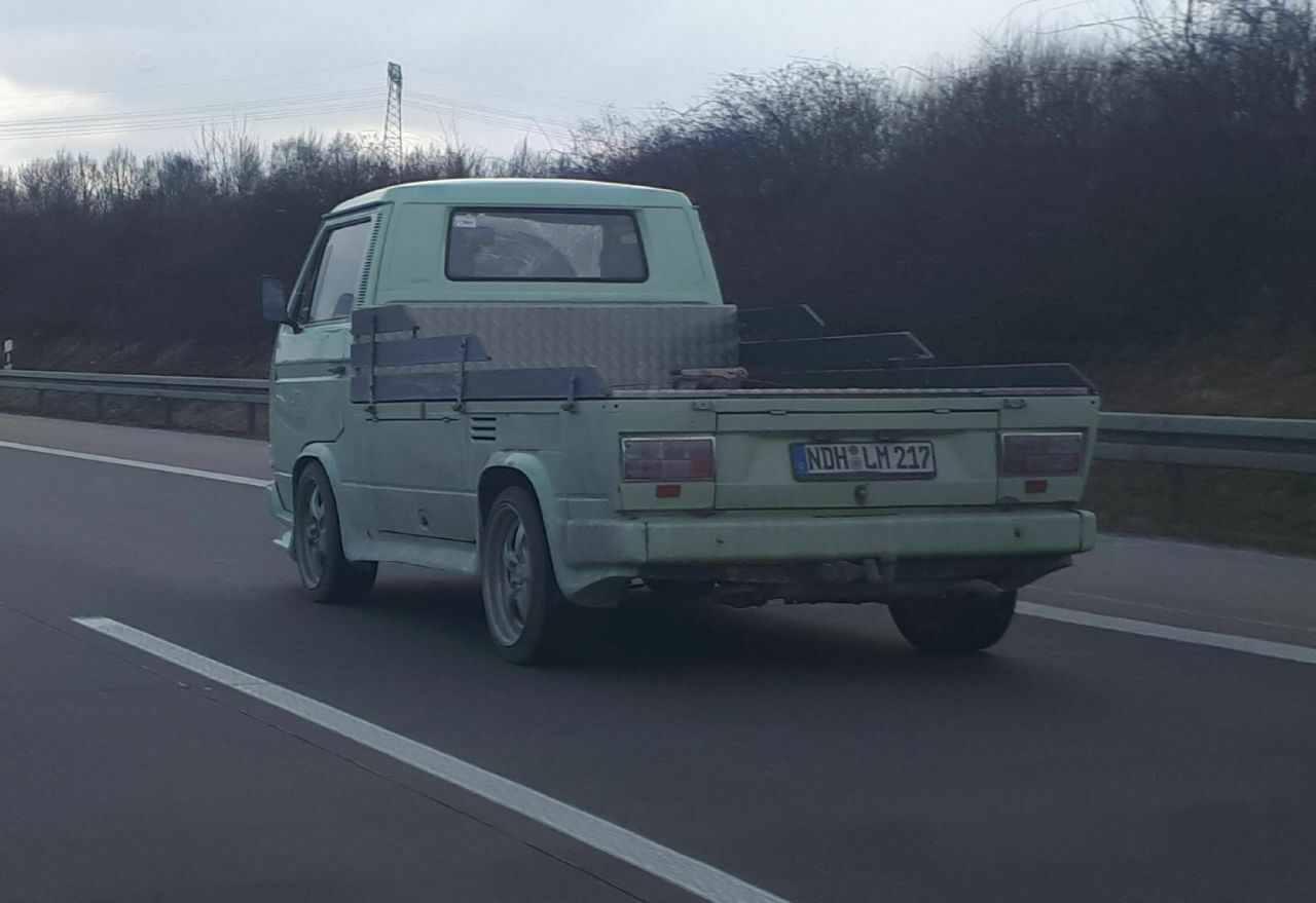 Der Schrottplatz - Spiegelsymmetrisch des Showrooms