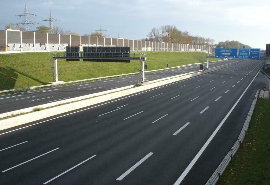 Der Schrottplatz - Spiegelsymmetrisch des Showrooms