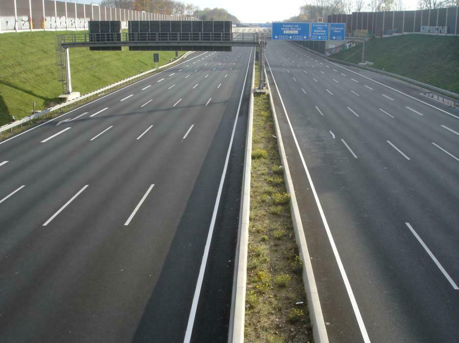 Der Schrottplatz - Spiegelsymmetrisch des Showrooms