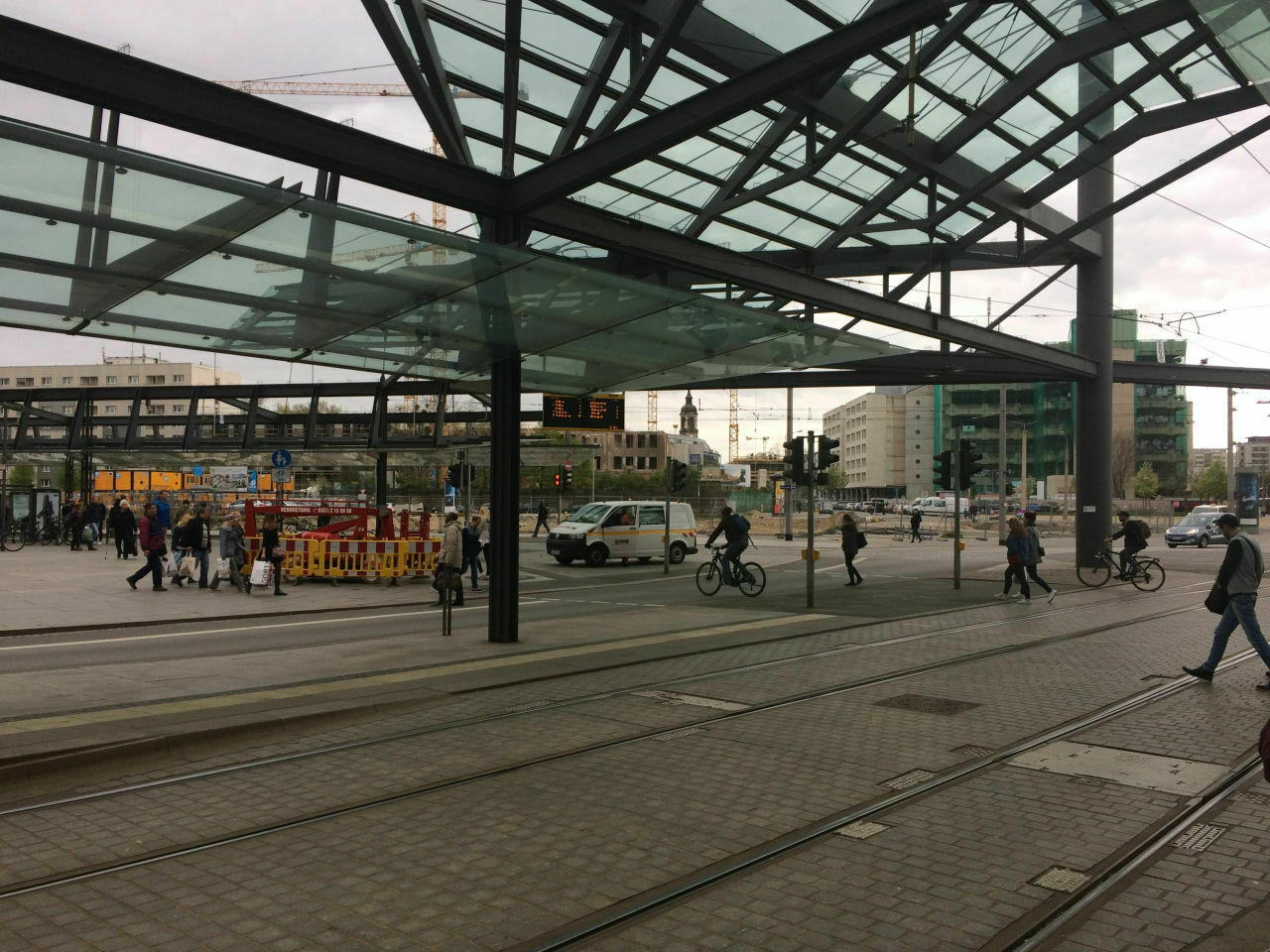 Der Schrottplatz - Spiegelsymmetrisch des Showrooms