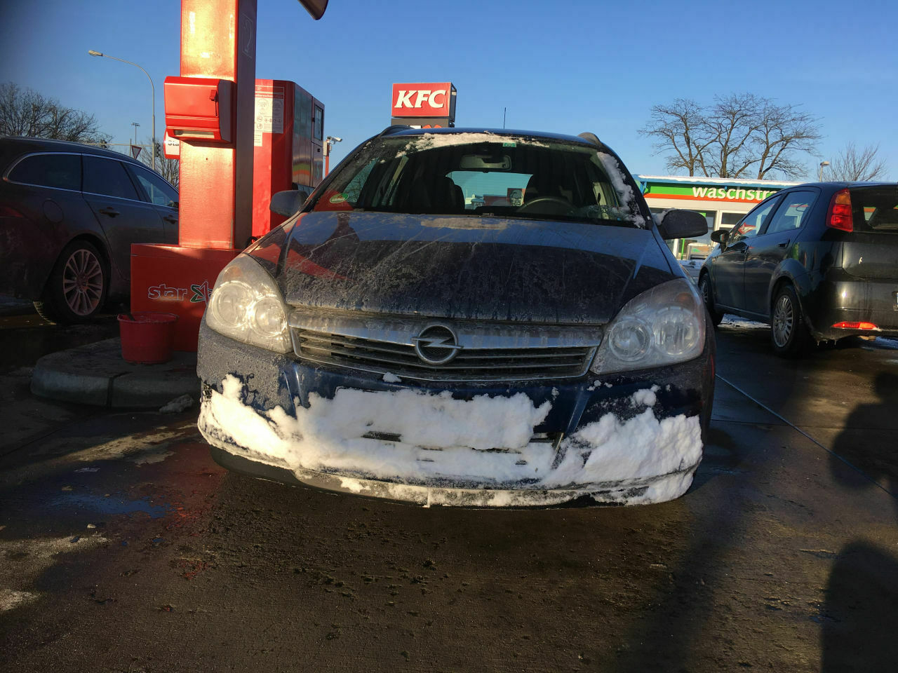 Der Schrottplatz - Spiegelsymmetrisch des Showrooms