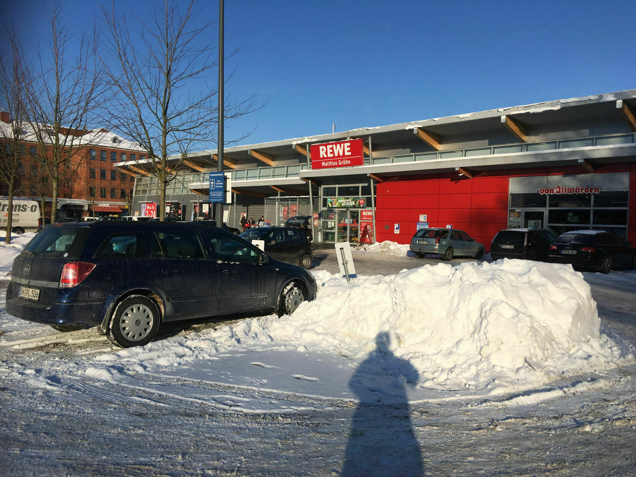 Der Schrottplatz - Spiegelsymmetrisch des Showrooms